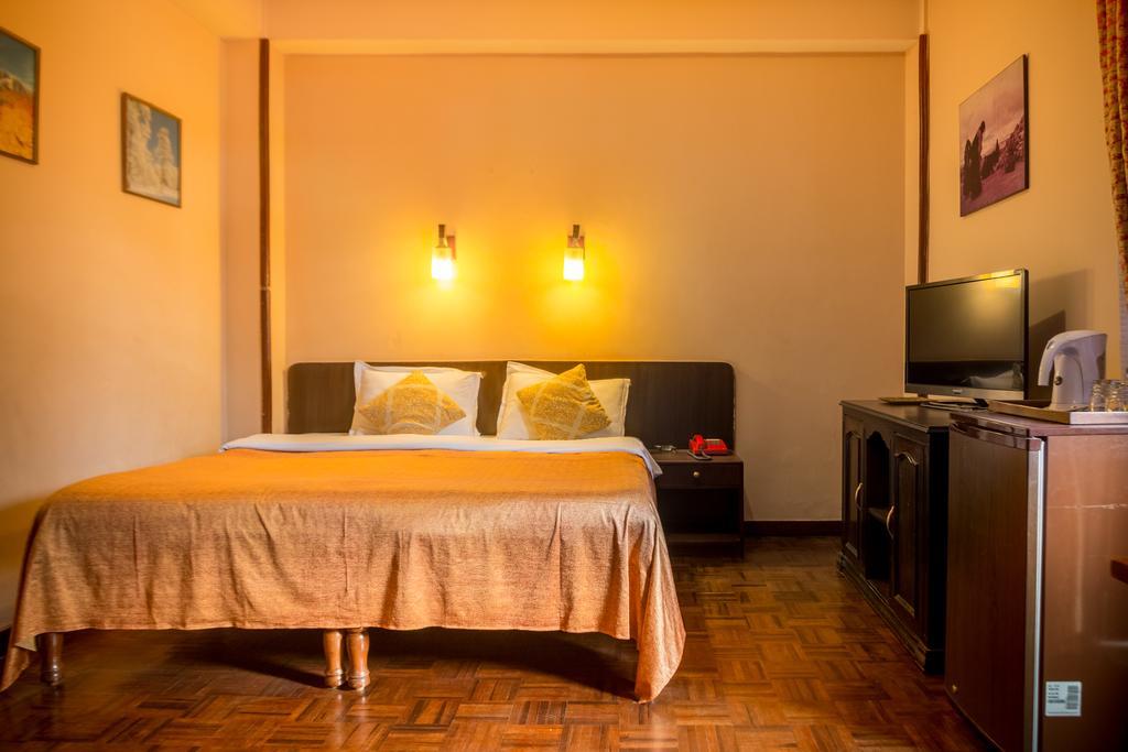 Hotel Excelsior Katmandou Extérieur photo