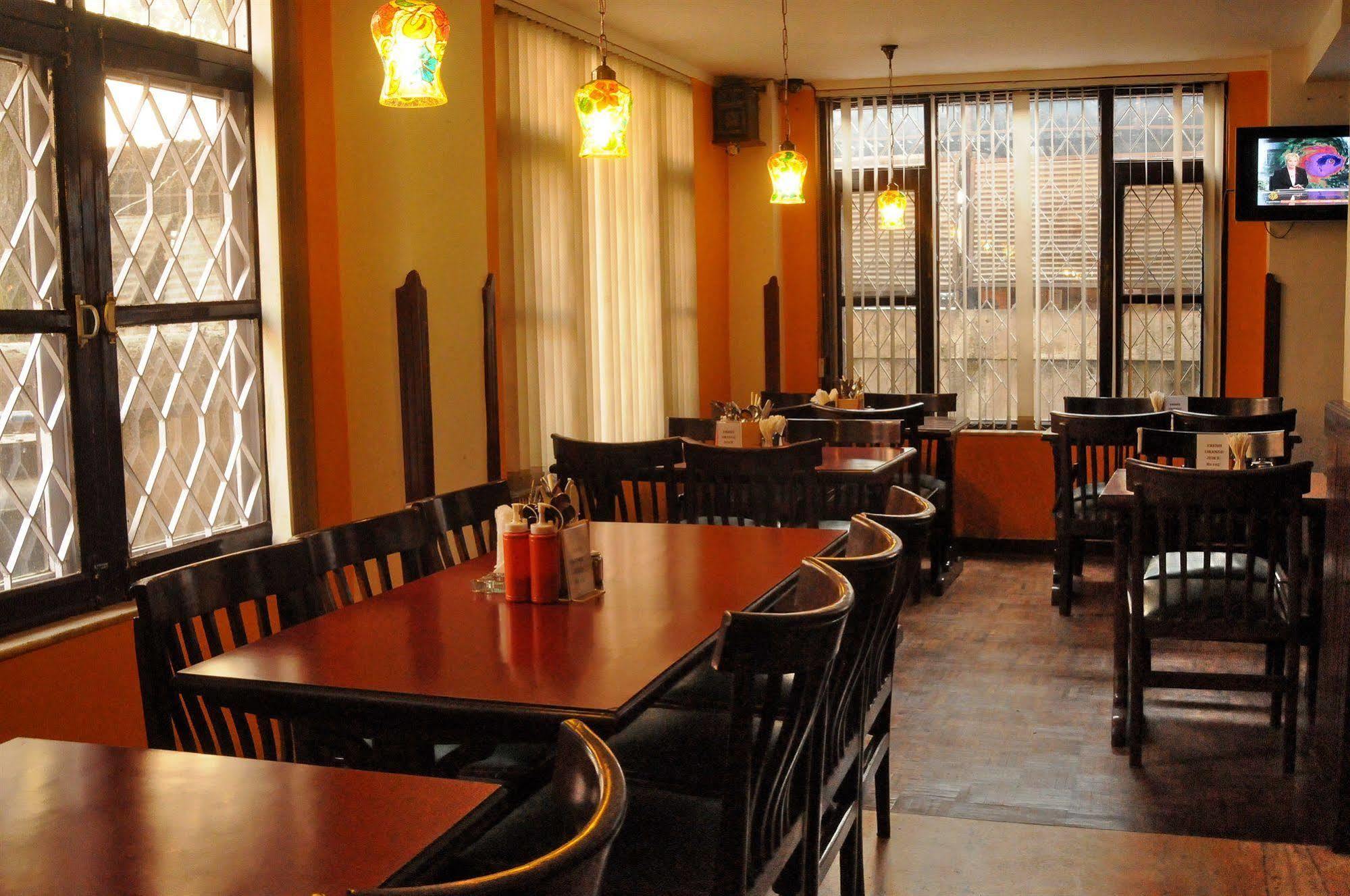 Hotel Excelsior Katmandou Extérieur photo