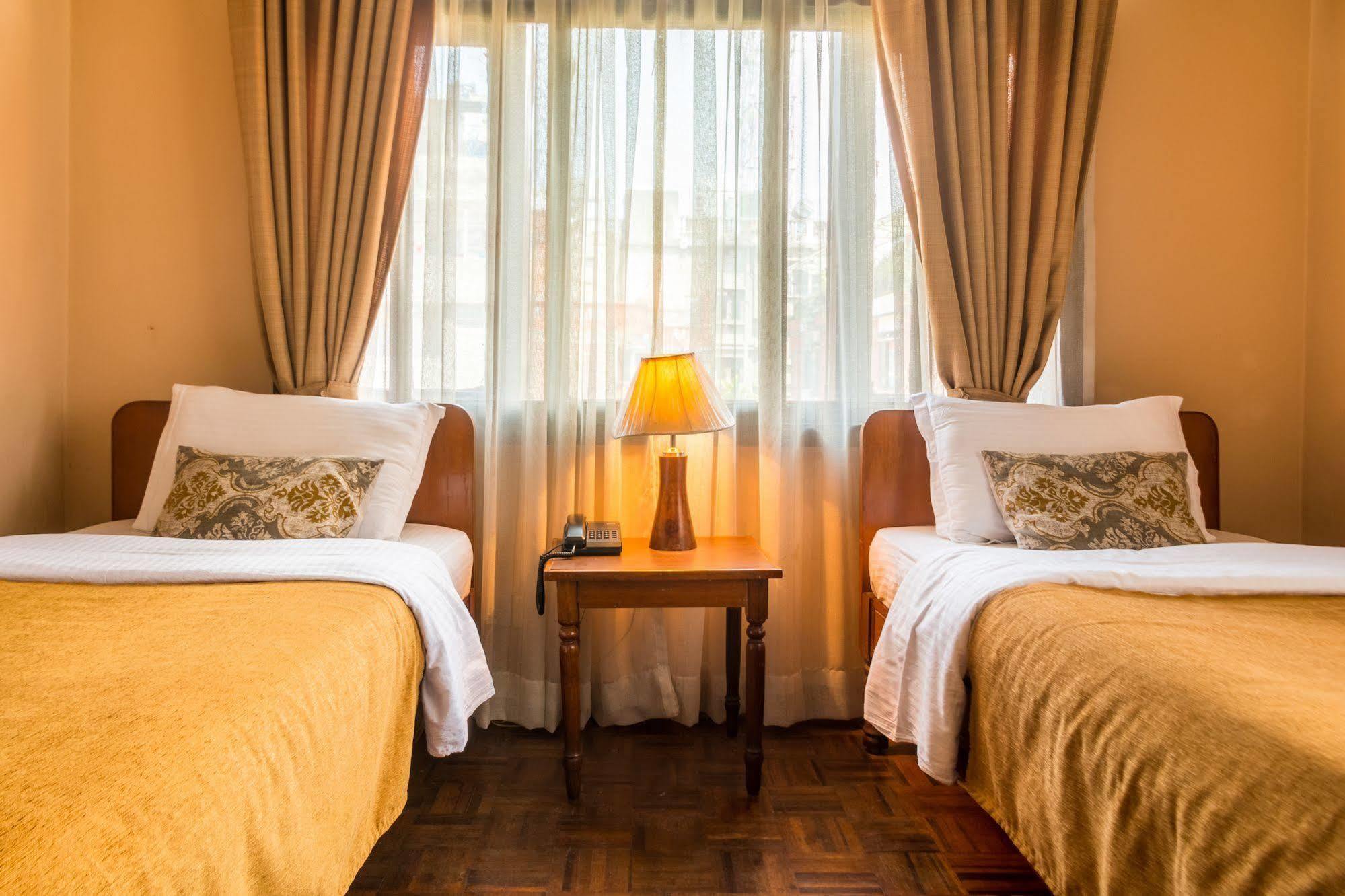 Hotel Excelsior Katmandou Extérieur photo
